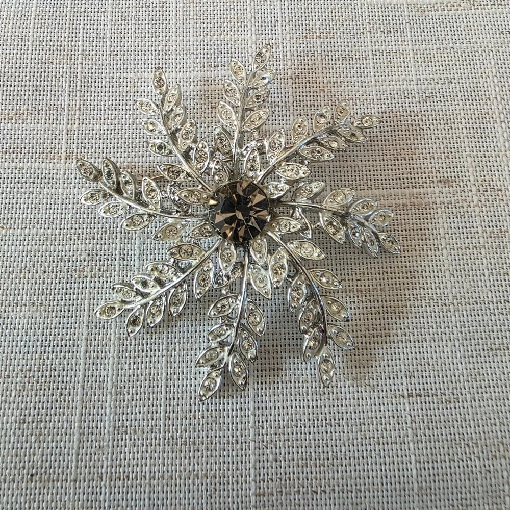 Vintage Used Signed Sarah Coventry Rhinestone Snowflake Ladies Brooch Pin